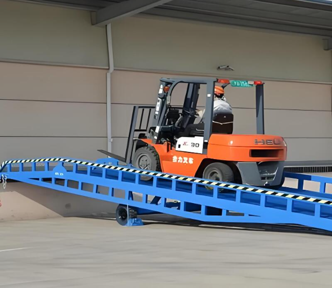 周口移动式卸货平台（叉车用）